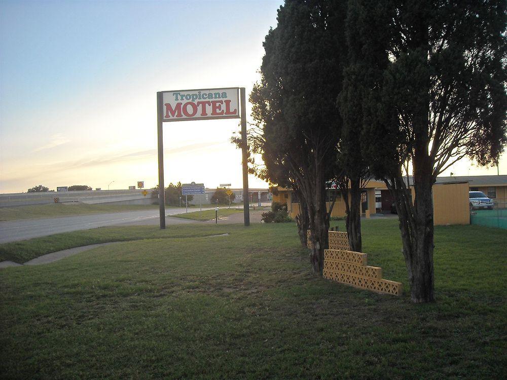Tropicana Motel Bastrop Esterno foto